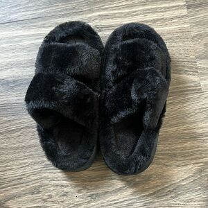 Women fuzzy slippers